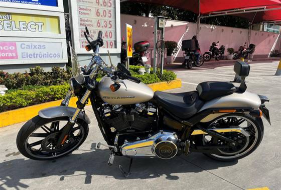 HARLEY-DAVIDSON SOFTAIL BREAKOUT 114 